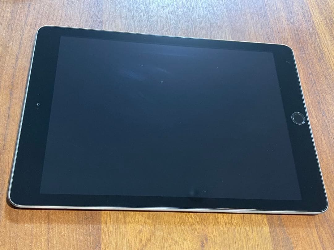 【美品】Apple iPad（代6世代）9.7インチ