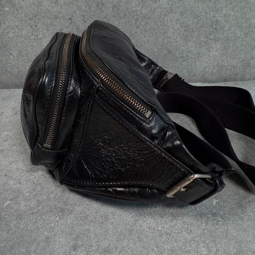 美品 サンローラン ロゴ エンボス レザー メンズ ウエスト ボディバッグ 黒