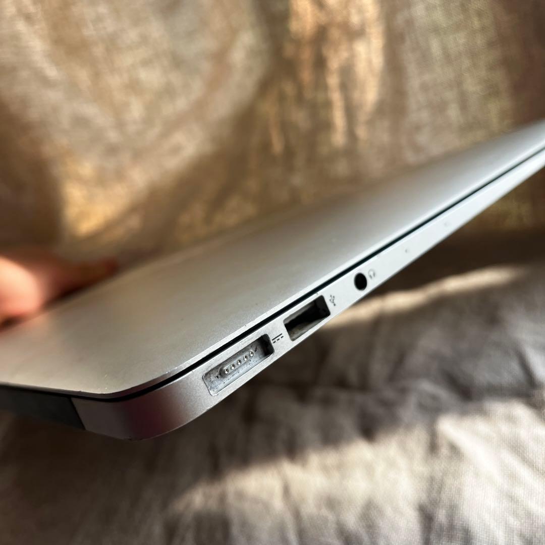 Apple MacBook Air 2017シルバー 充電器付き
