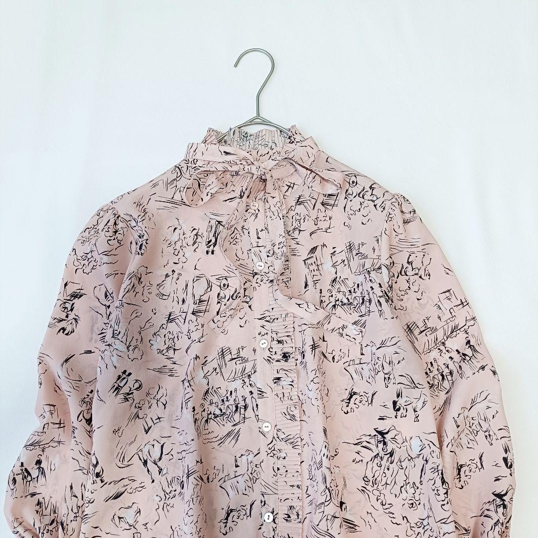 【ルルウィルビー】長袖ブラウス　ボウタイ　プリーツ　総柄　近年モデル　春色　M