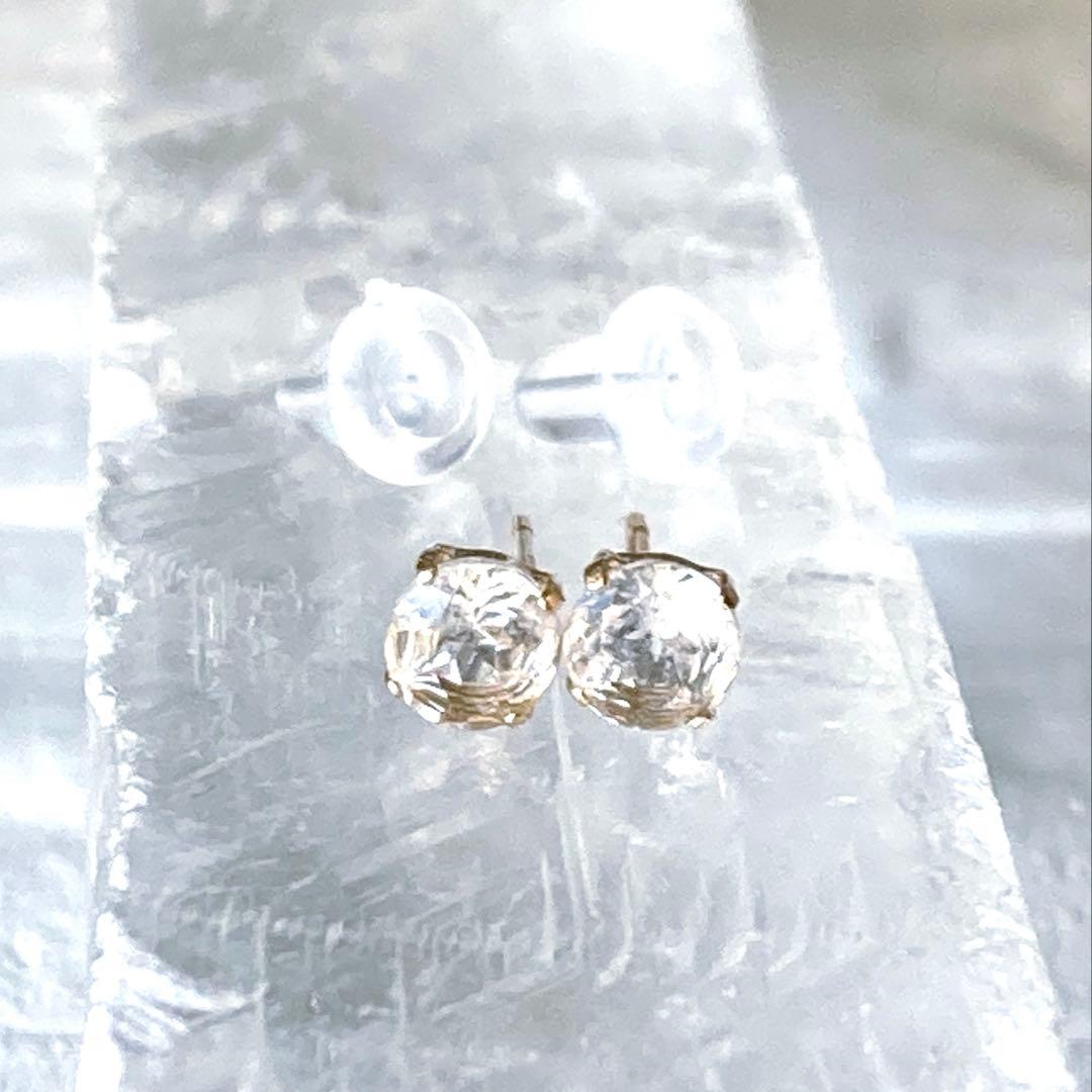 フェナカイト 10金ピアス（両耳）