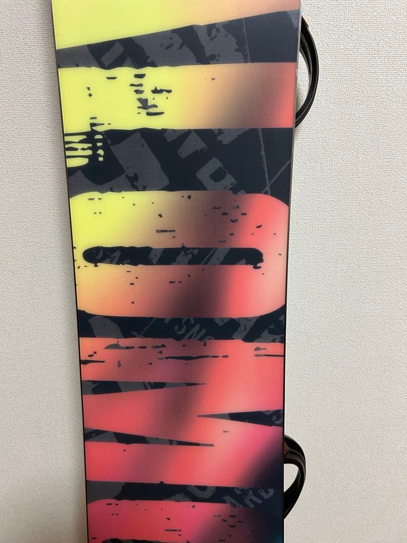 【新品、未使用】SALOMONのスノーボードとサロモンのバィンディングのセット