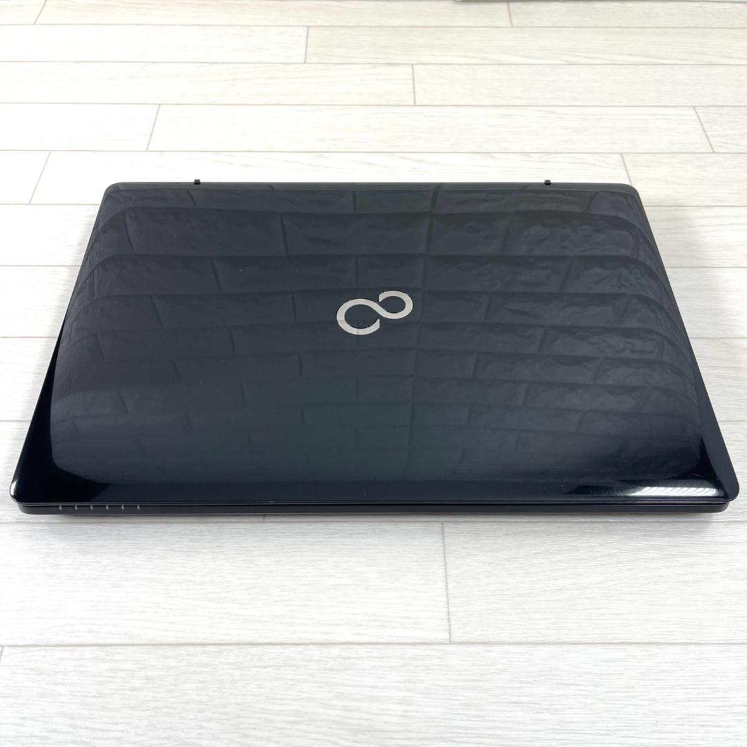 富士通 i7 新品SSD512G メモリ8 Windows11 ノートパソコン