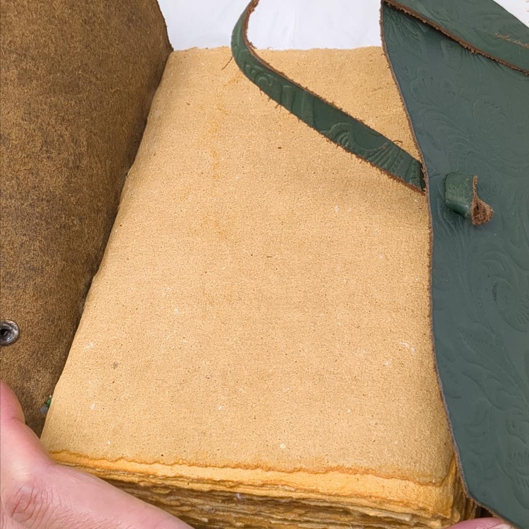 インドのアンティーク雑貨✨魔法のジャーナル✨天然レザー製／ノート／ヴィンテージ