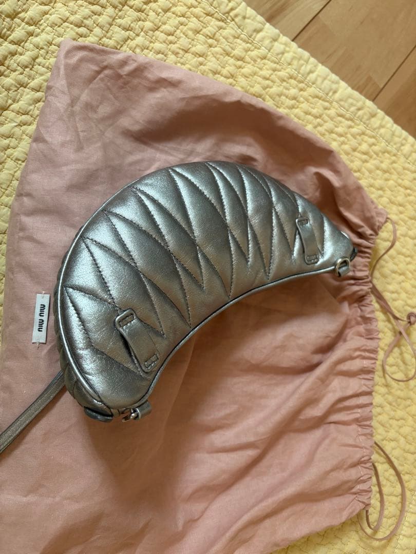 ⭐︎apple⭐︎ミュウミュウボディバック