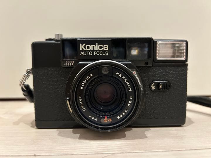 コニカ　フィルムカメラ(フィルム付)