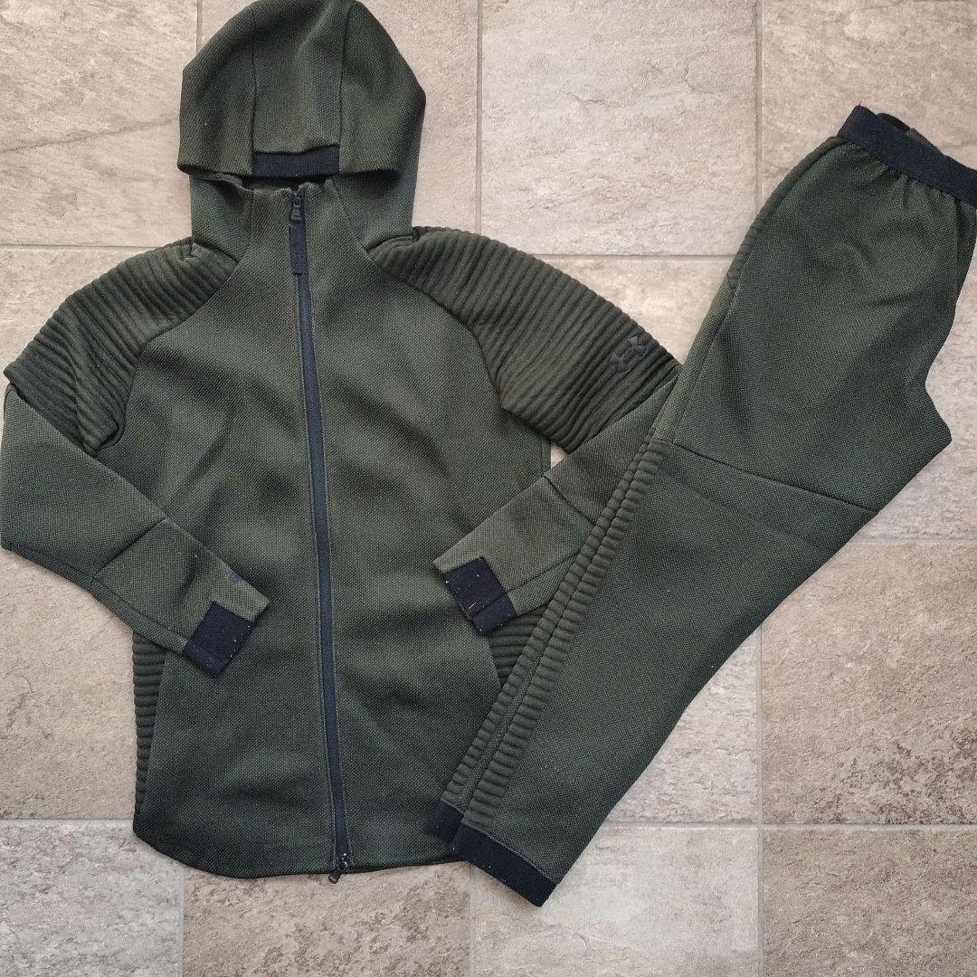 アンダーアーマーのUAアンストッパブル ムーブ 上下セット