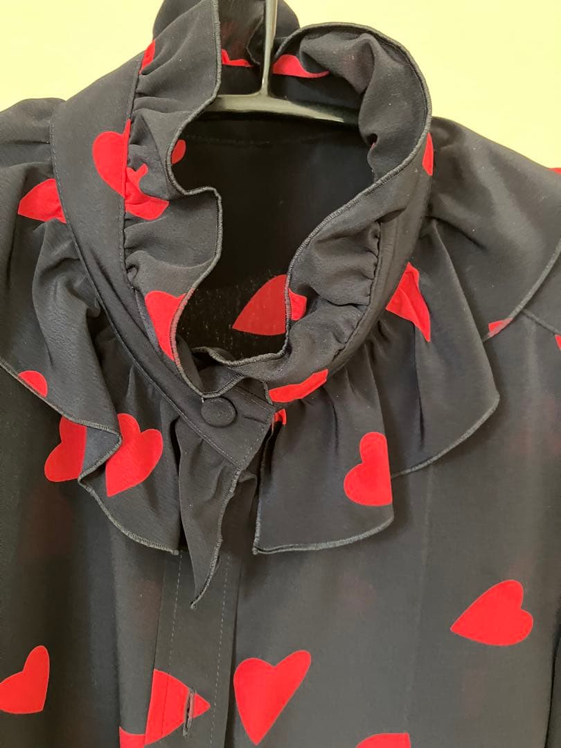 【LOULOU WILLOUGHBY】デシンハートプリントボウタイブラウス