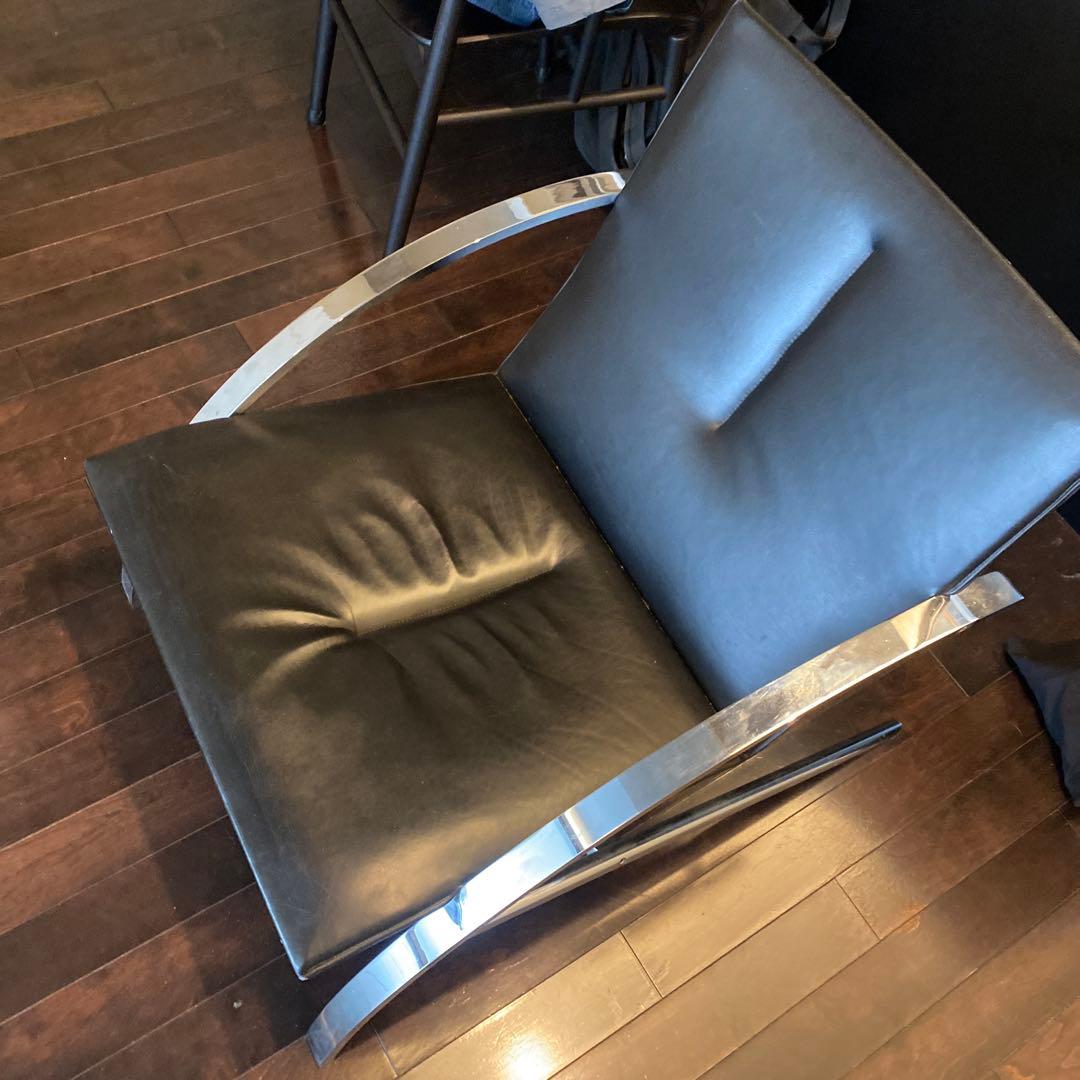 s*w様 黒いレザーのモダン椅子