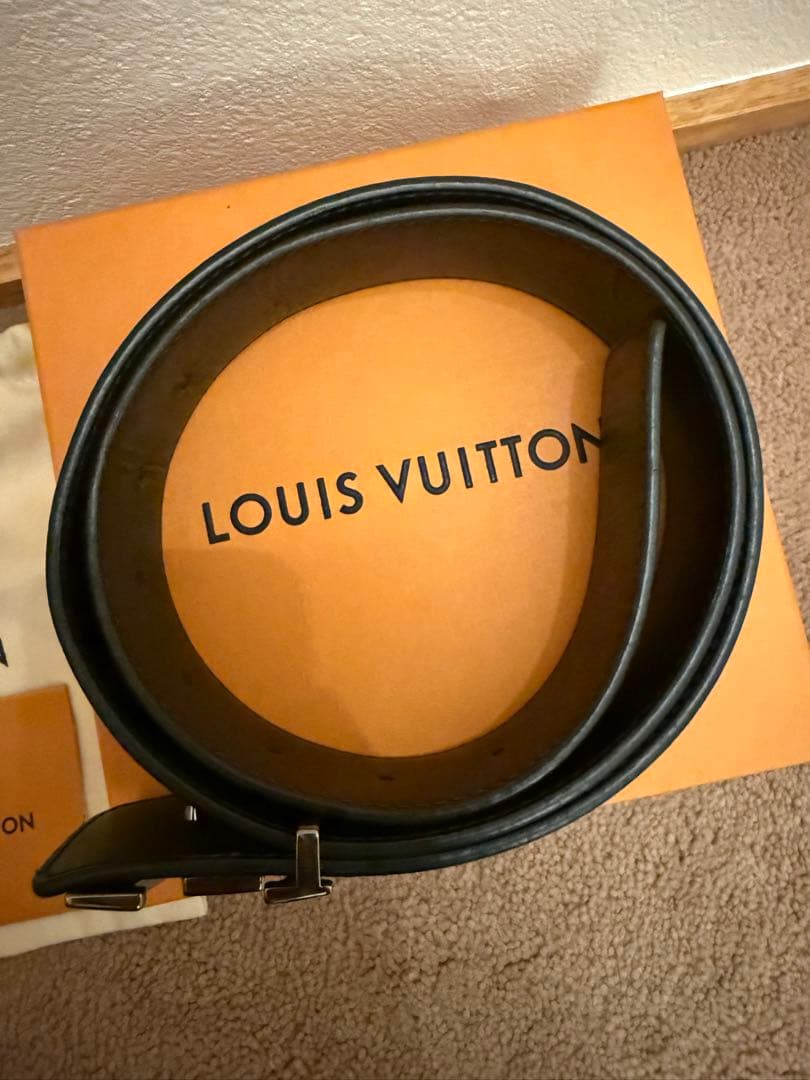 【美品】Louis Vuitton ベルト・lvイニシャル40MMリバーシブル