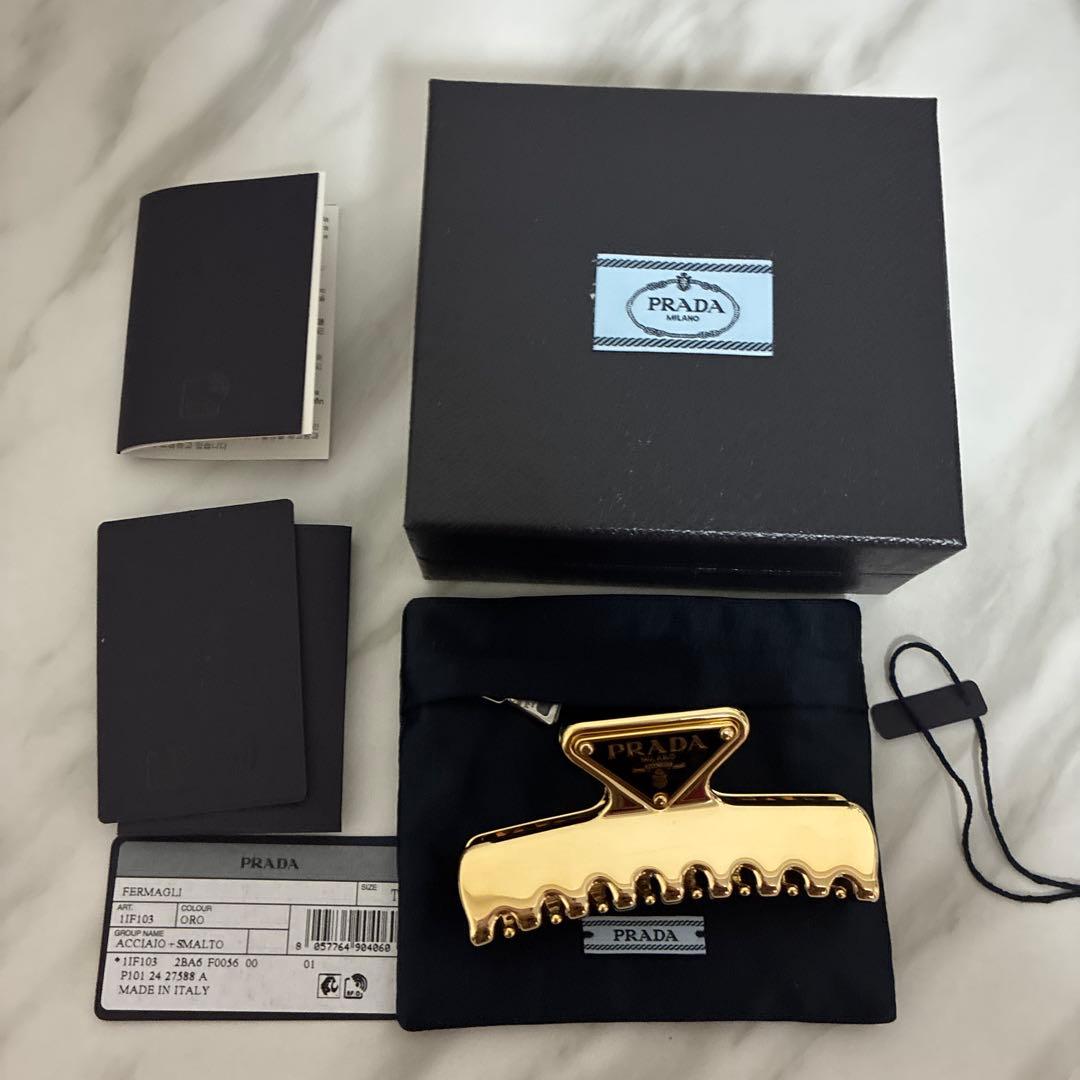 プラダ PRADA ヘアクリップ　ゴールド　ロゴ　正規品　ヘアアクセサリー