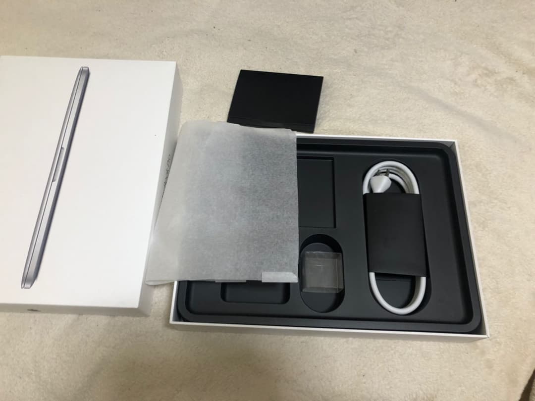 MacBook pro 2015 ボックス、フル付属品　さらに付属品付き