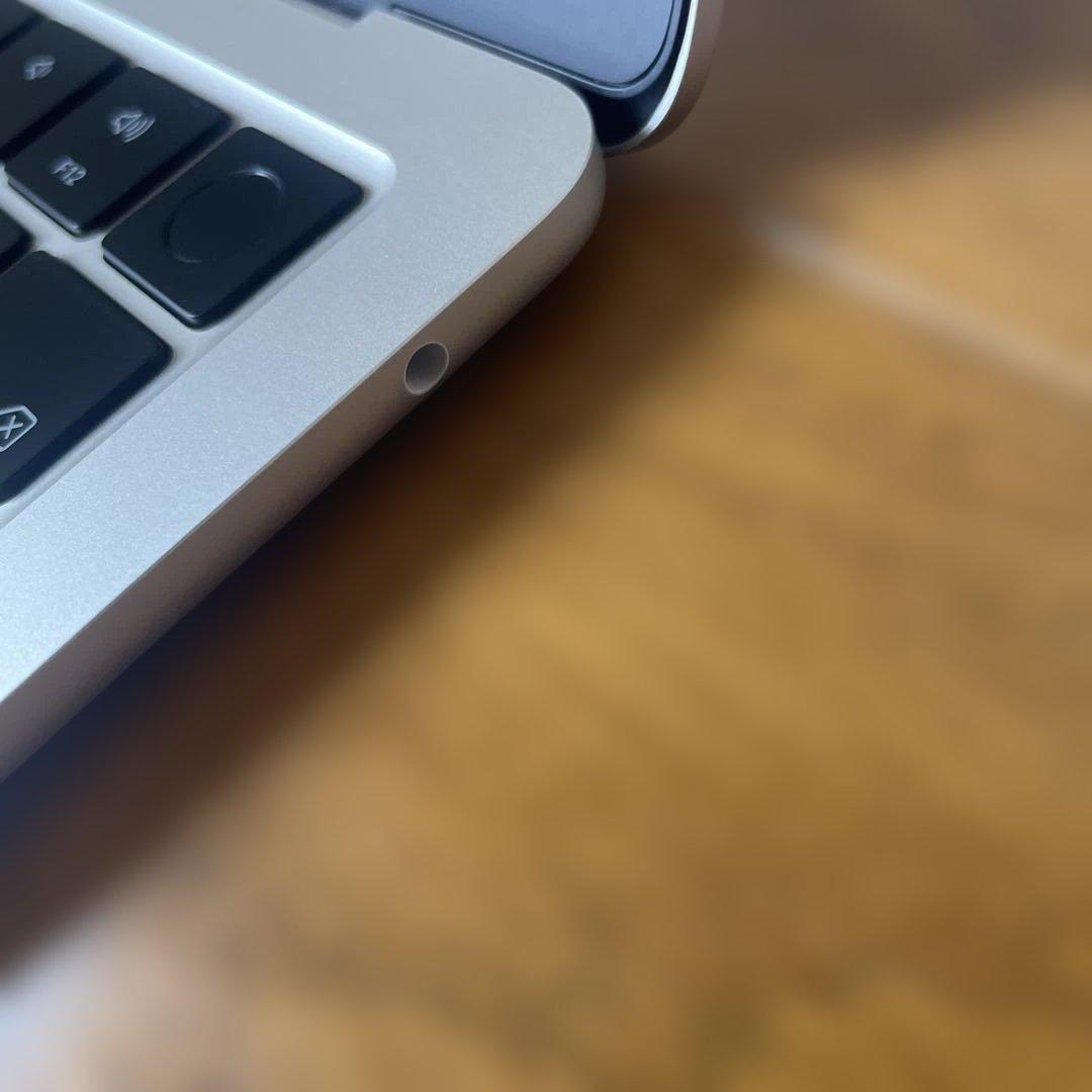 Apple MacBook Air 13インチ M2チップ スターライト