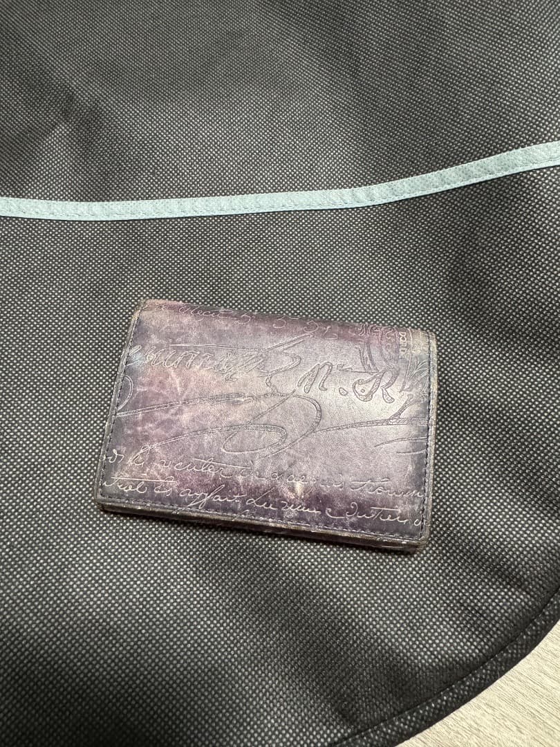 【ベルルッティ】紫色 レザー 名刺入れ