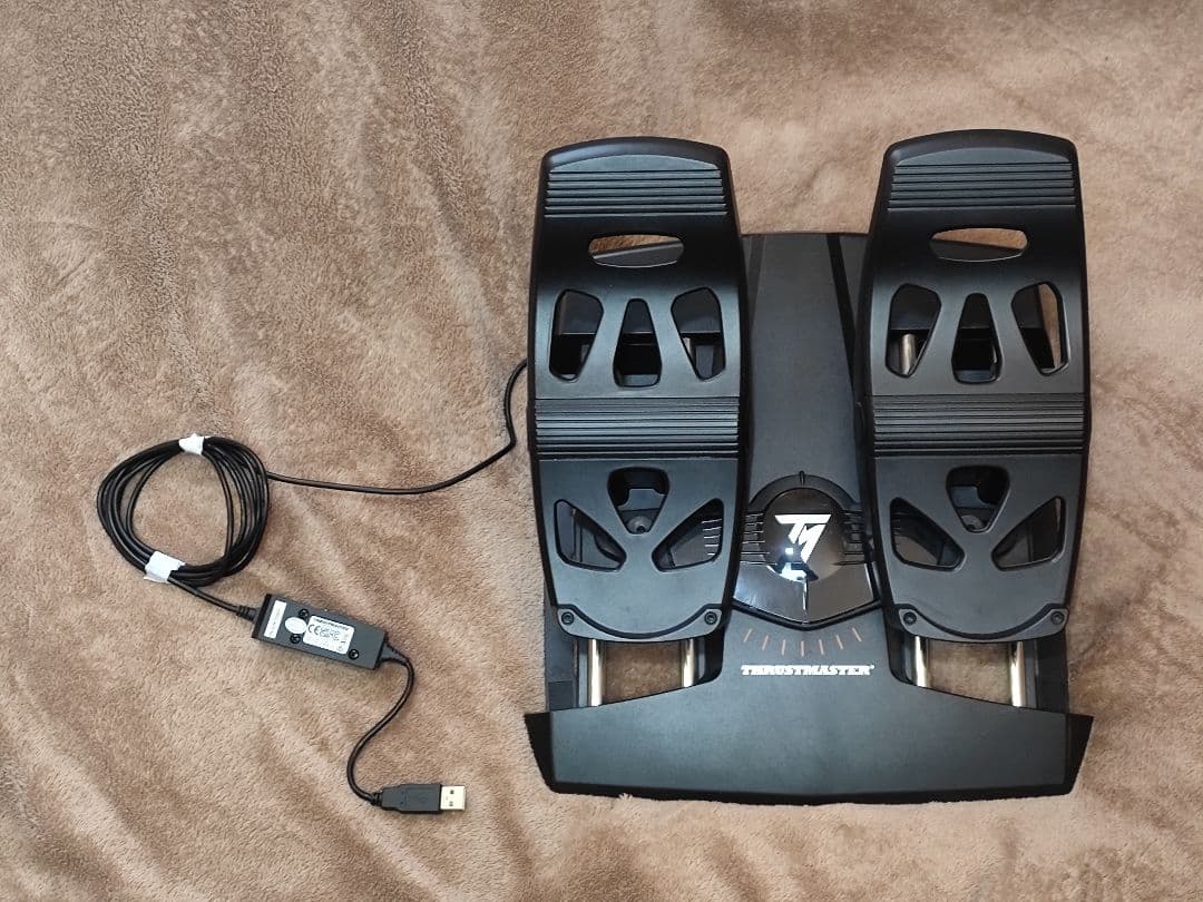 THRUSTMASTER フライト ラダーペダル