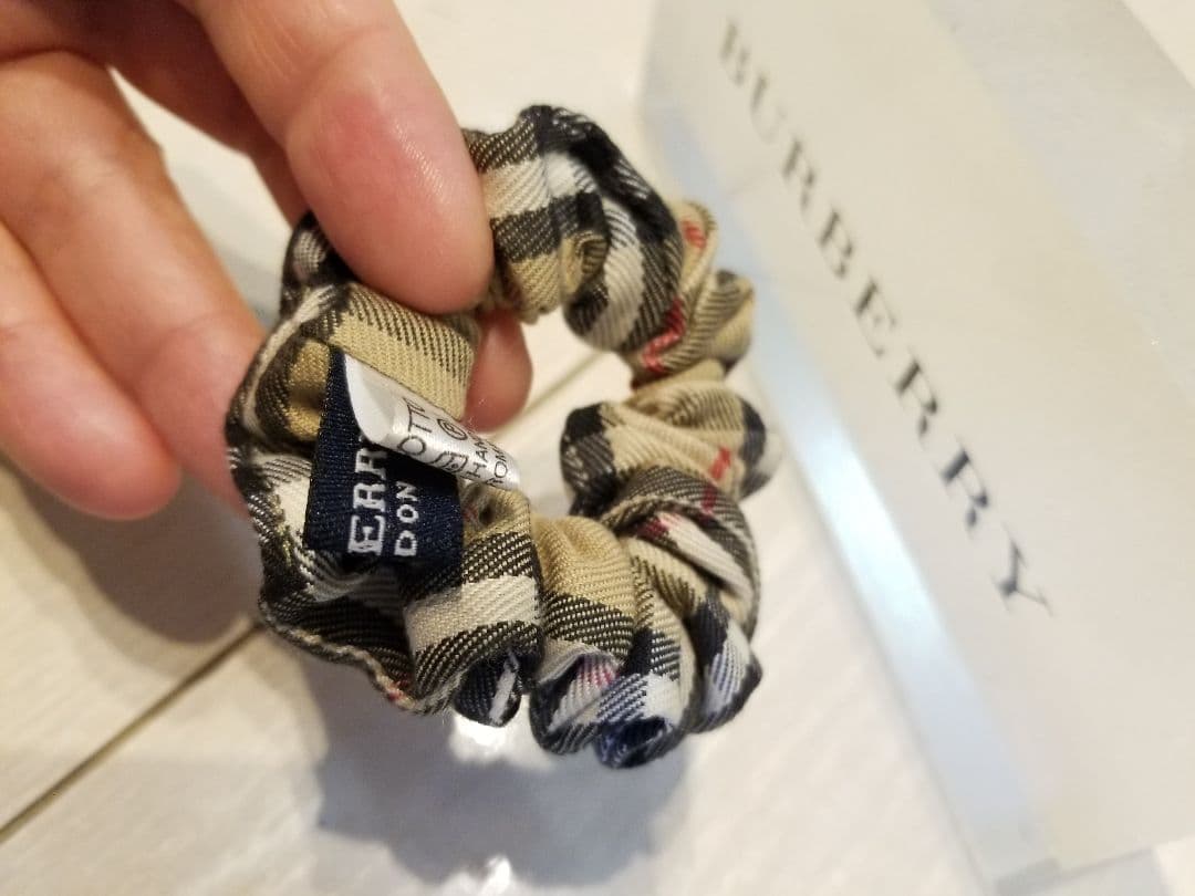 バーバリー新品未使用ミラー 未使用近ヘアゴム ノバチェックベージュ美品2点セット
