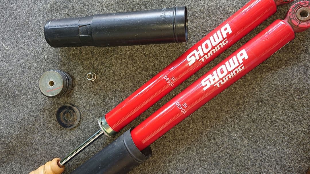 フィット GE8用 (リアのみ)SHOWA製ショックアブソーバー