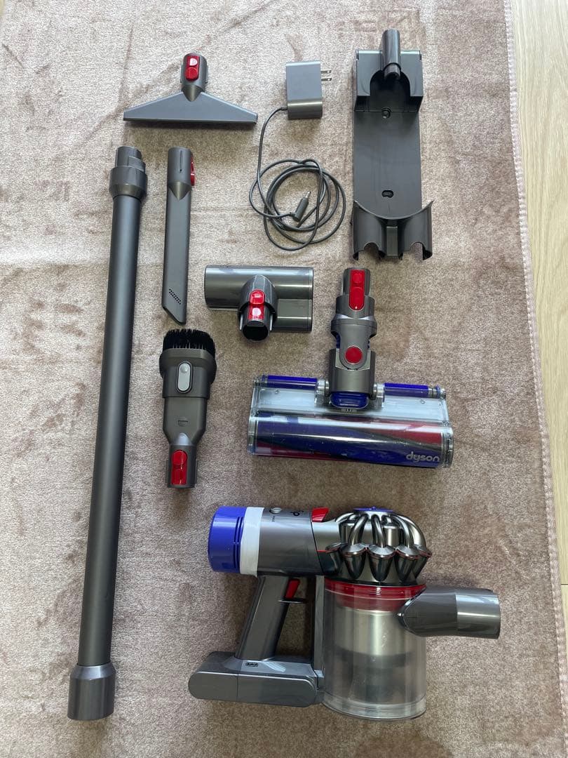 【送料込】Dyson V8 Fluffy＋ コードレス スティッククリーナー