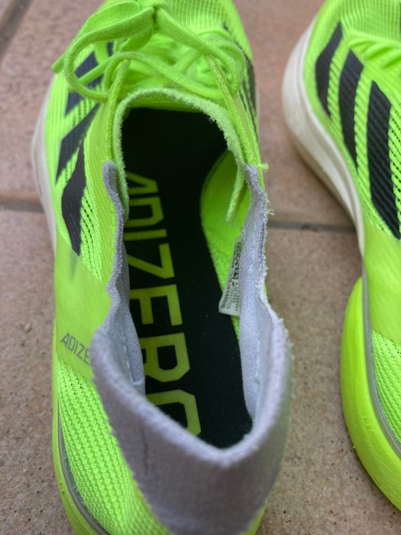 adidas 陸上 中距離用スパイク アディゼロアバンチ