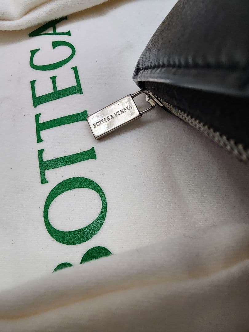 とても綺麗　長財布　カセット　ジップアラウンドウォレット 黒