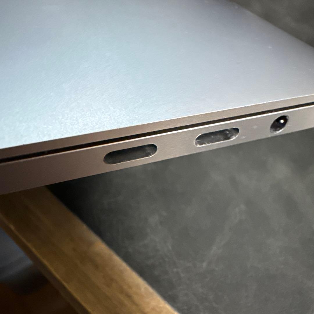 Apple MacBook Pro 13インチ, 2017