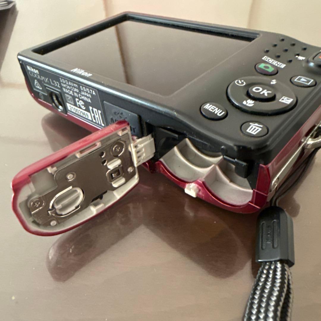 ハナ　Nikon COOLPIX L32 デジカメ