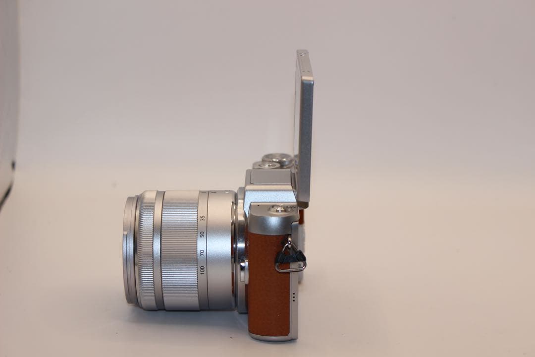 ★ショット数1884回★ LUMIX DMC-GF7 ダブルズームキット