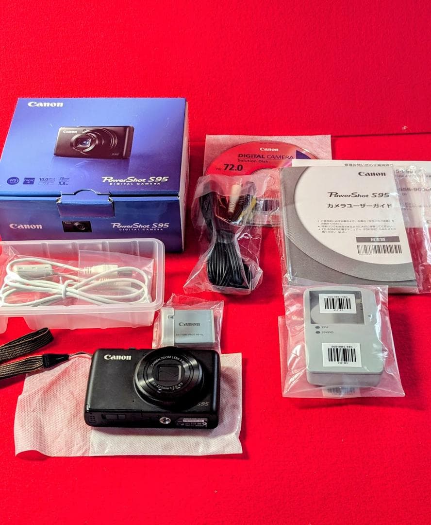 Canon PowerShot S95 本体と付属品