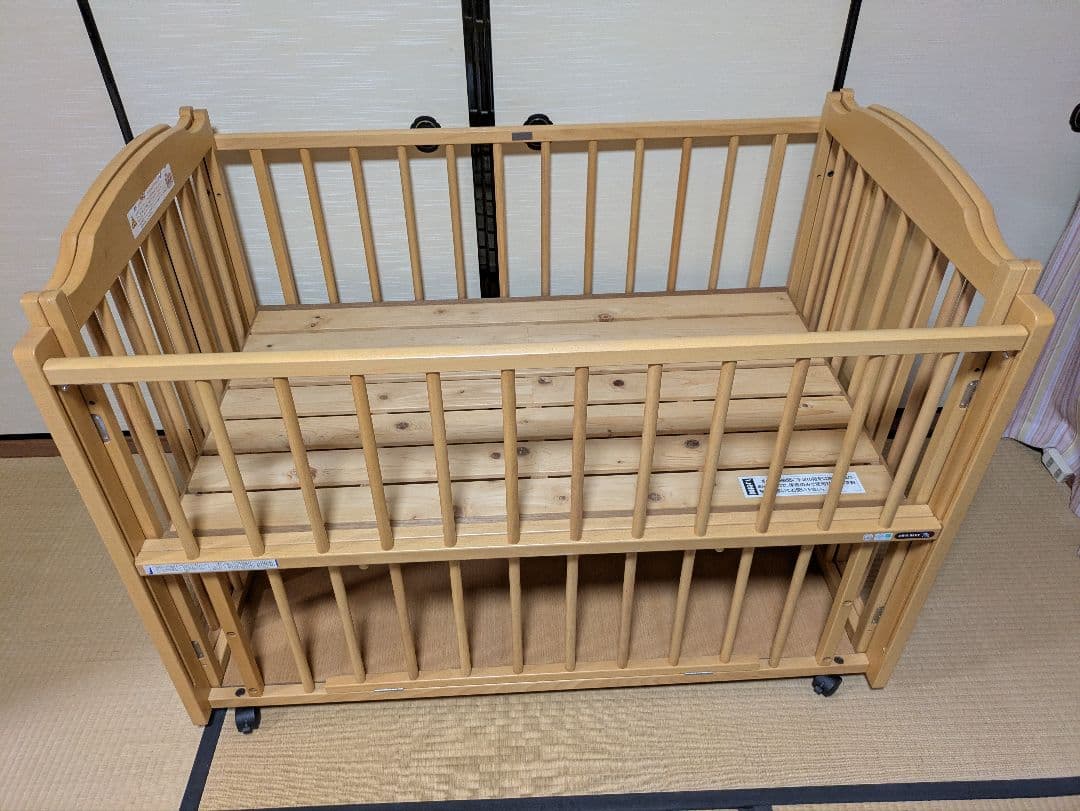 【2000円値下げ中】木製ベビーベッド キャスター付き（直接引取可能）