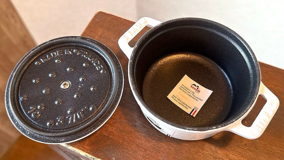 ストウブSTAUB完売ホワイトココットラウンド１０ｃｍ新品未使用 生涯保証＆箱付