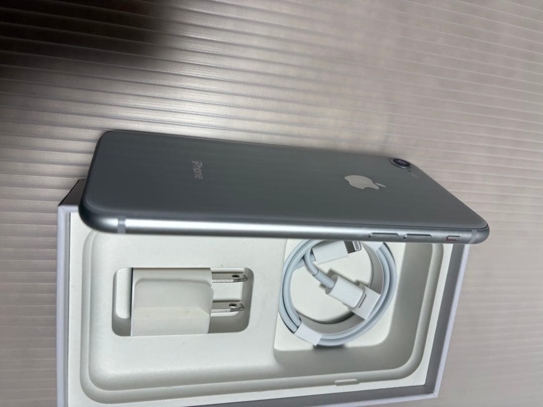 Apple iPhone 8 シルバー 本体箱付き