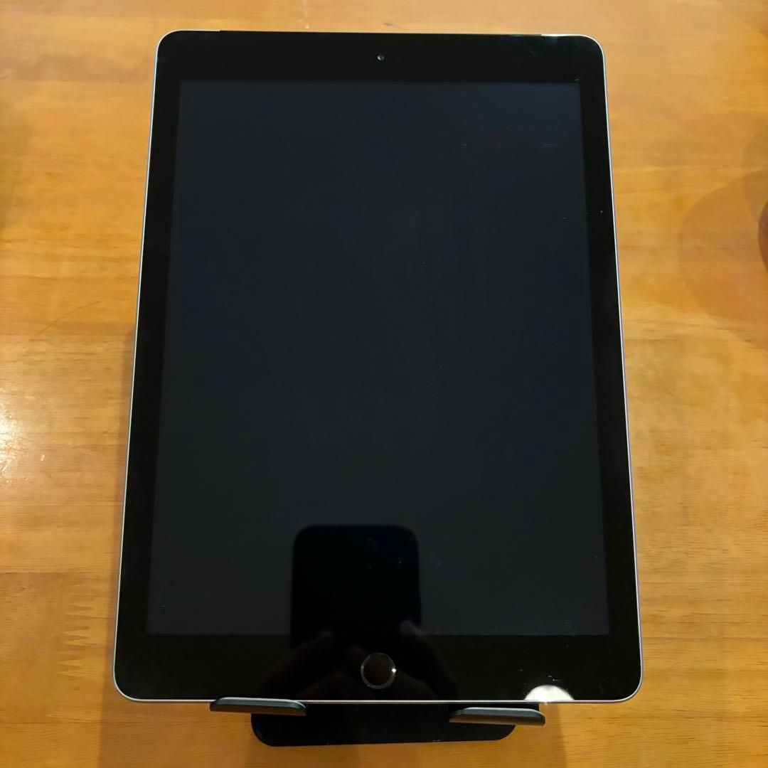 Apple iPad シルバー 本体　第5世代　32GB