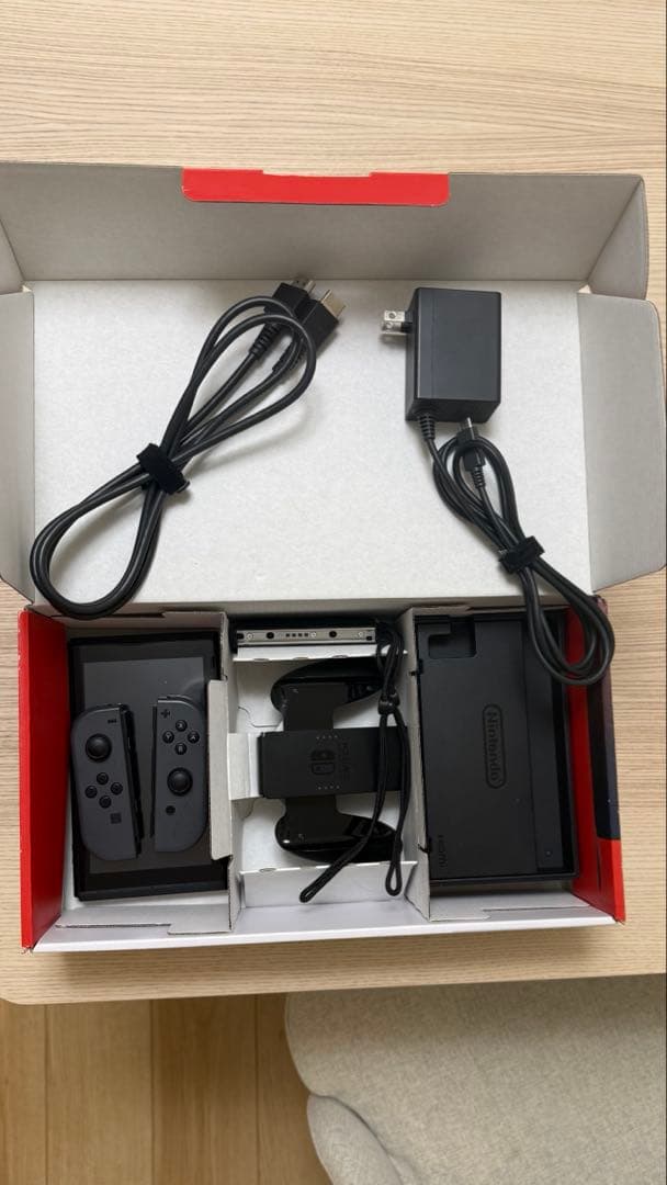 Nintendo Switch_本体セット（画面保護シール+SDカード付き）