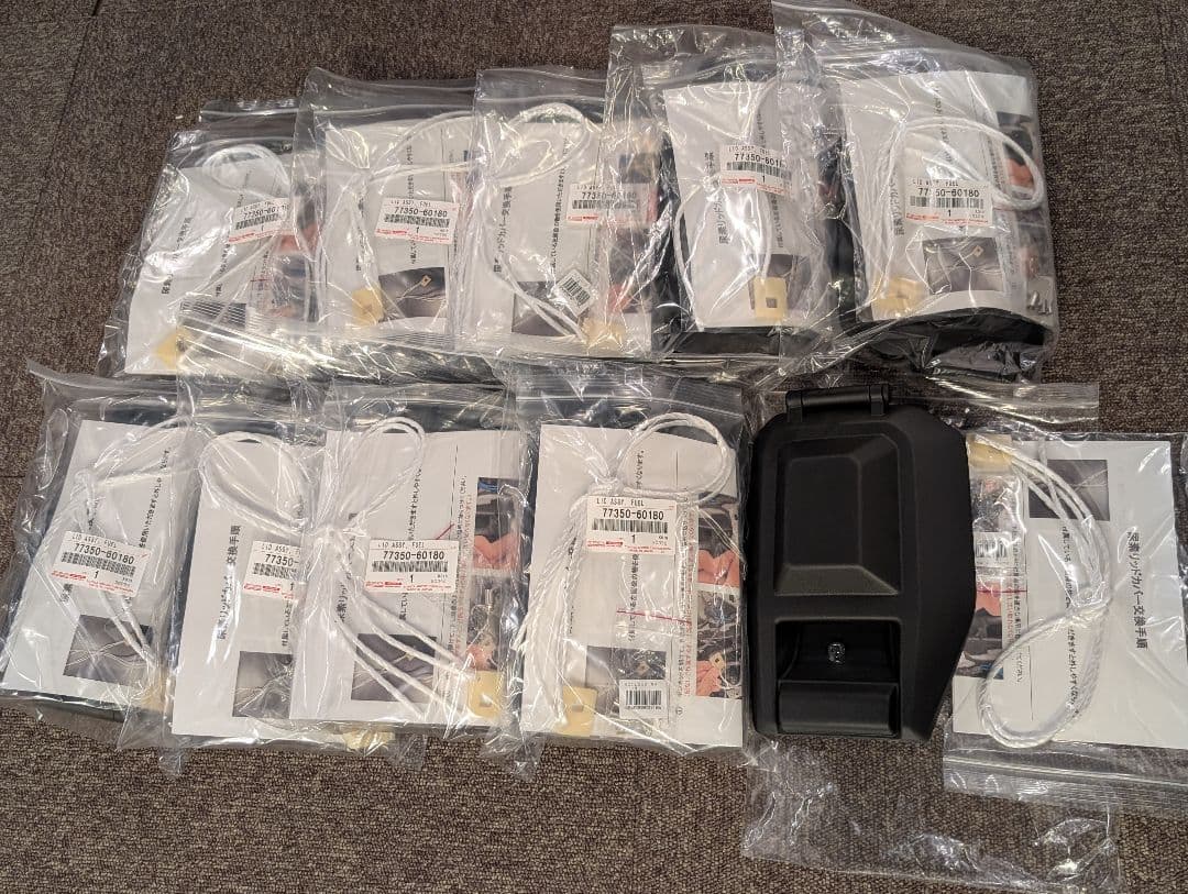 R*s様 ランクル70再再販(GDJ76W) 尿素リッドカバー 鍵付き加工