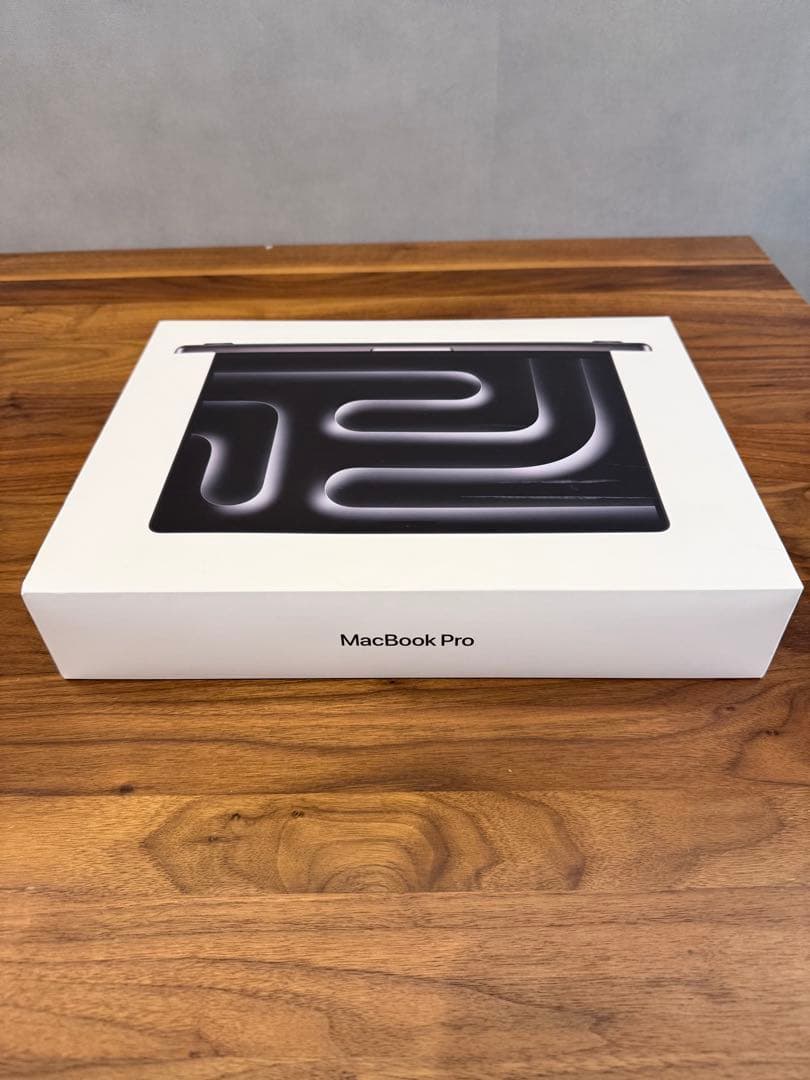 MacBook pro M4 32GB 1TB、MOFTケース、ハードケース付き