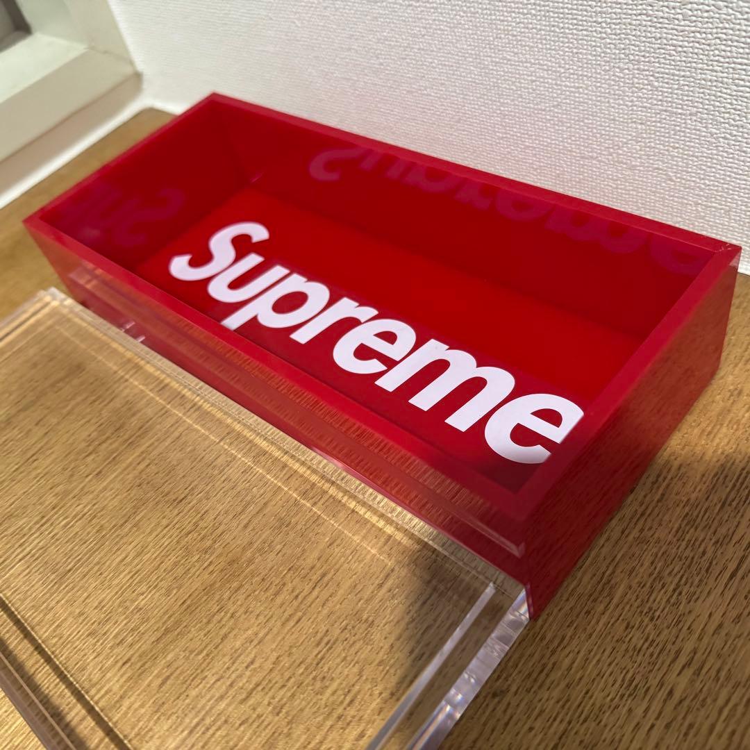 supreme シュプリーム　アクリルケース