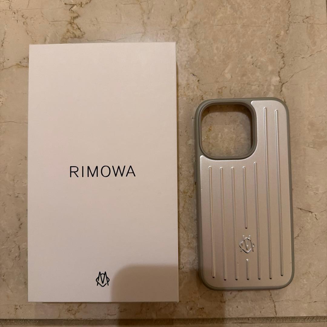 iPhone15pro アルミ素材ケース　シルバー