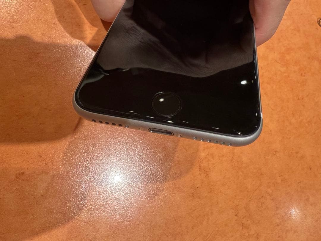 iPhone SE（第2世代）ホワイト　本体