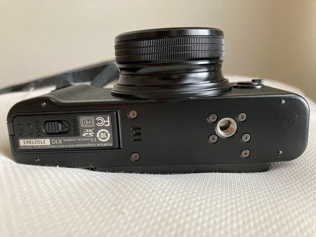 Fujifilm X10コンパクトデジタルカメラ 純正革カバー