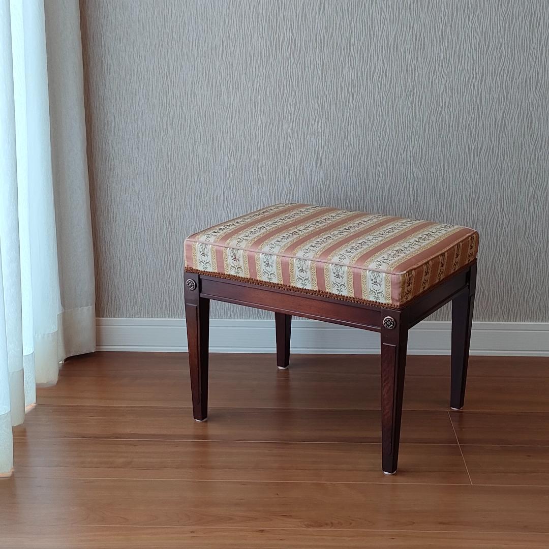 メープル不二屋　スツール　オットマン　ロココ調ファブリック