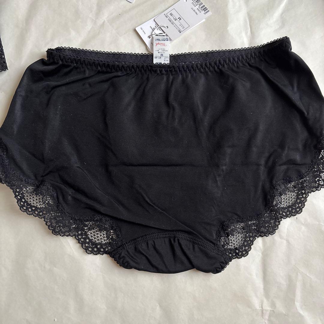 4点セットTriumph レッドレーベル　ブラ(C70)ショーツ&キャミ〜黒系