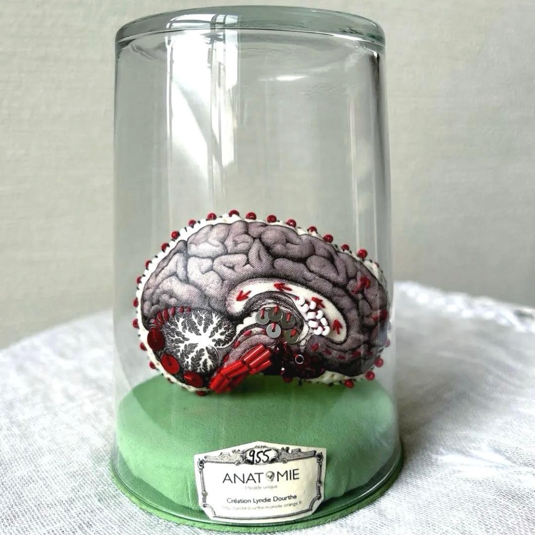 リンディ・ドゥルト　脳　ブローチ　オブジェ