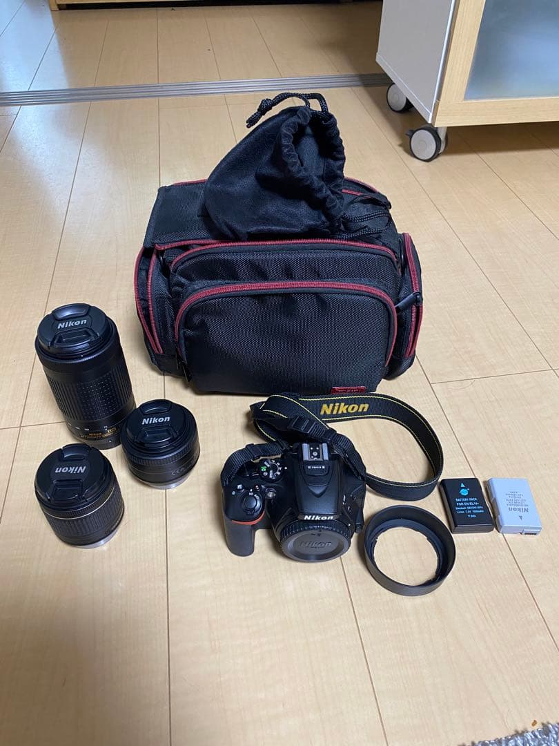 Nikon デジタル一眼レフダブルズームカメラセット　単焦点レンズつき