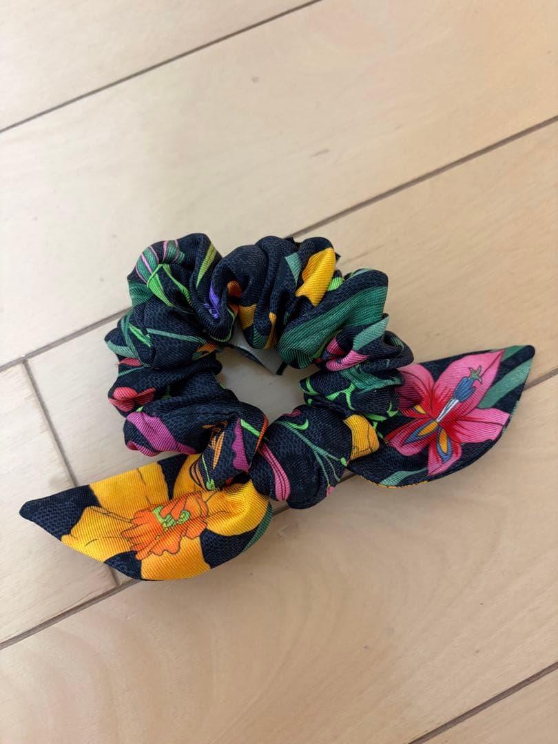 新品未使用☆GUCCI☆花柄シュシュ☆グッチ