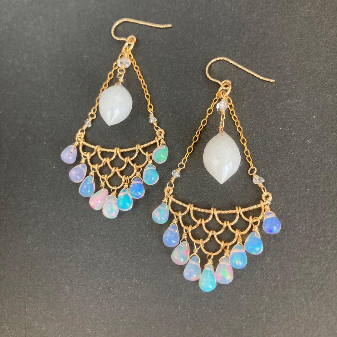 14kgf カラーオパールとシリマナイトのピアス