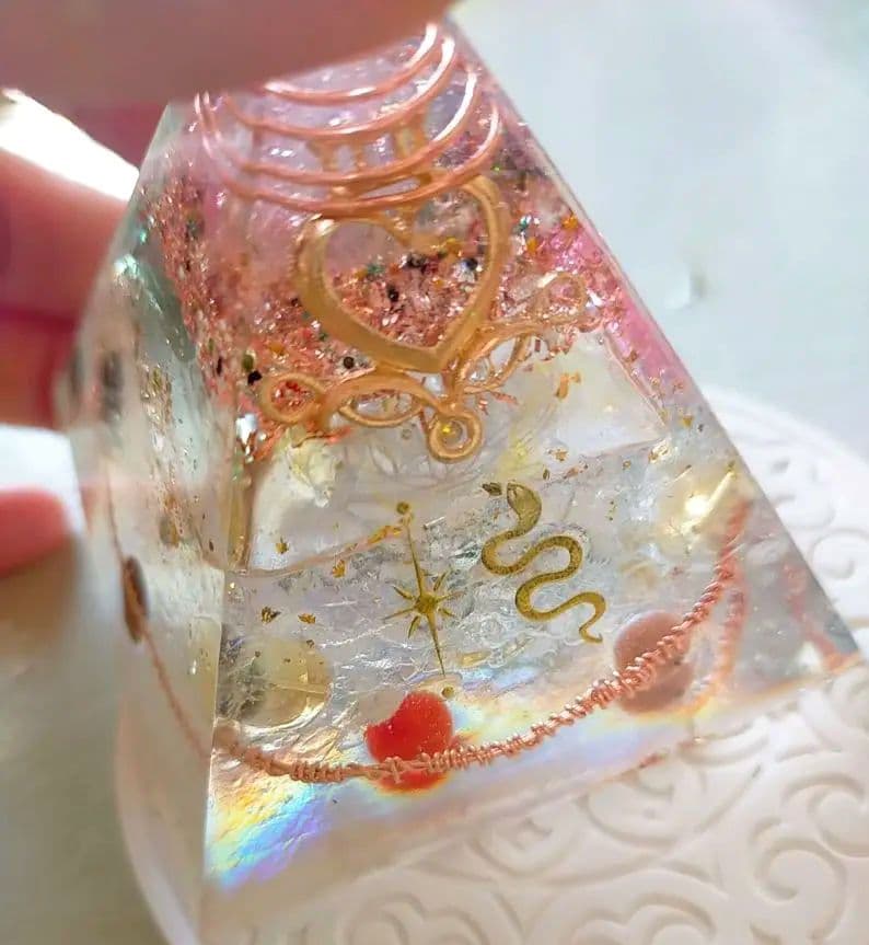 月猫様お取り置き　特殊　オルゴナイト　ピラミッド　メタトロンキューブ　翡翠　宇宙