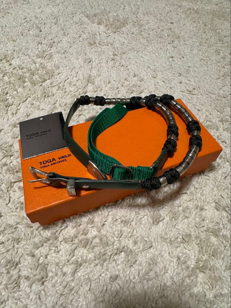 TOGA メタルビーズベルト　グリーン