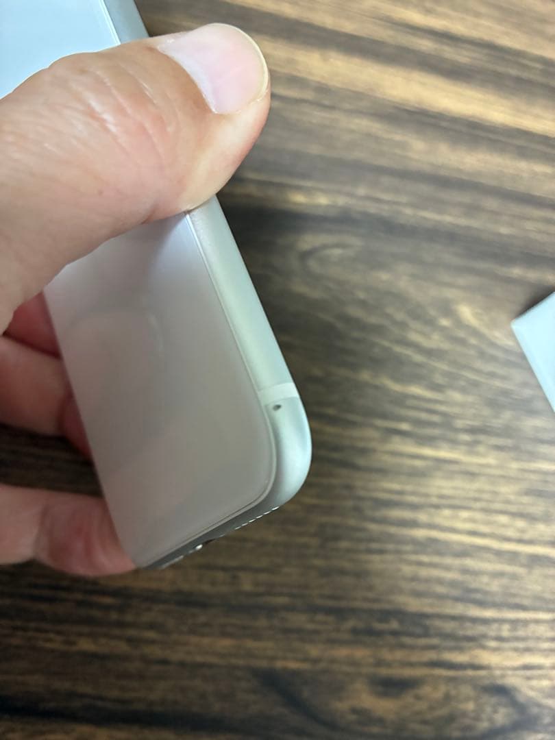 iPhone SE 第2世代　ホワイト