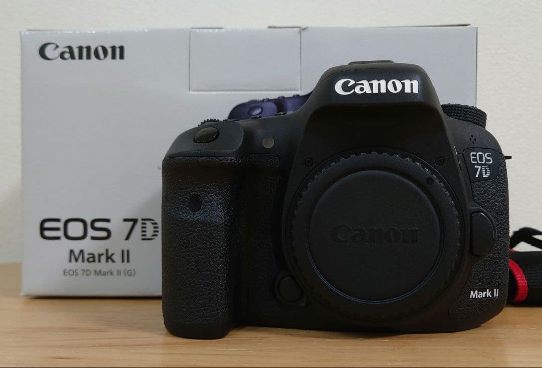 ［値下］Canon EOS 7D Mark II ボディ バッテリーグリップ付