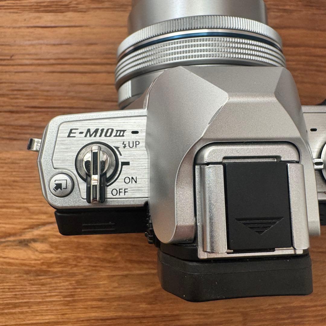 【美品】OLYMPUS OM-D E-M10 Mark III オリンパス